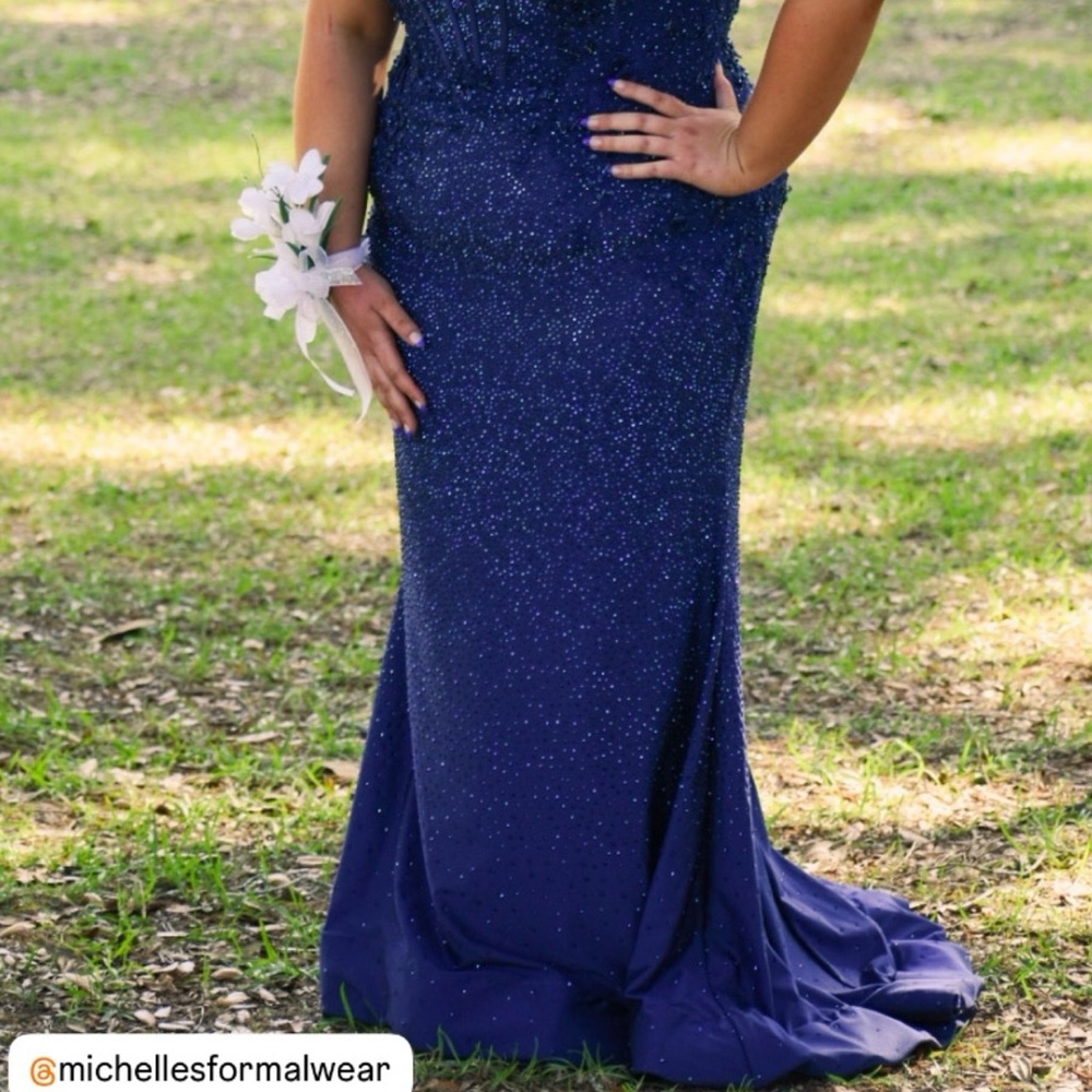 Elegant Blue Evening Gown